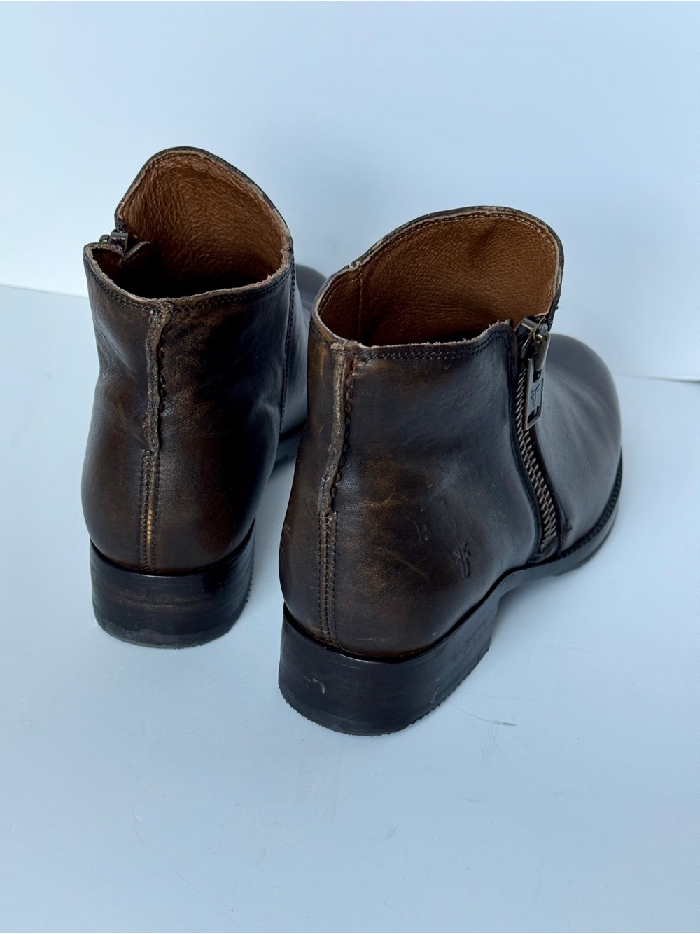 FRYE Women’s 9 Dark Brown Leather Booties Outside Zip MADISON MOTO SHOOTIE - Picture 4 of 16